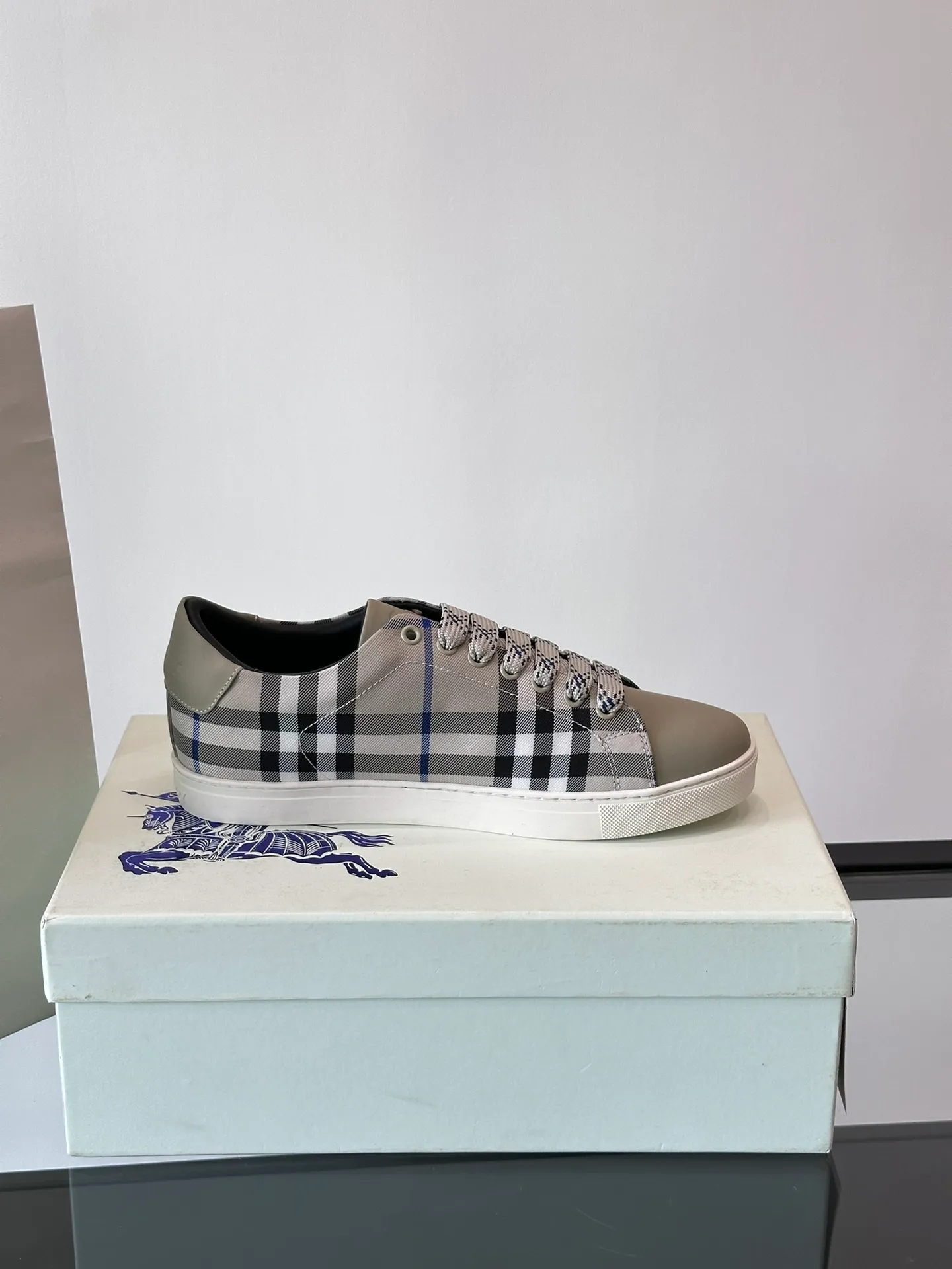 Men's shoes 💰p380 "Burberr＊" men's classic low-top sneakers, reinterpreted with Vintage retro plaid cotton and cowhide materials, decorated with a new brand logo. First-layer sheepskin lining, embossed Burberry lettering logo on the heel, T men's shoes 💰pU original outsole! Size: 38-44 (38.45 customized)